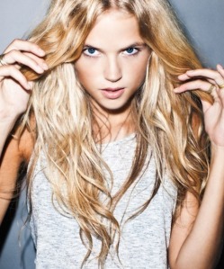 Who says "second day" hair has to be a drag? Add some dry shampoo! Photo Credit: Pinterest. 